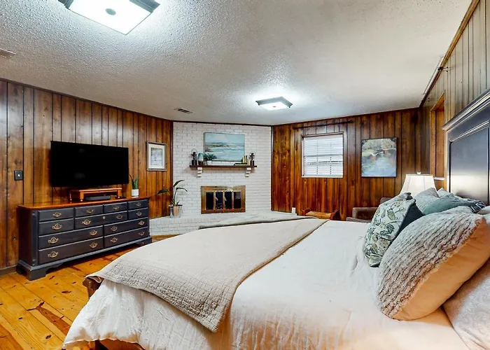 The Lakewood Lakehouse