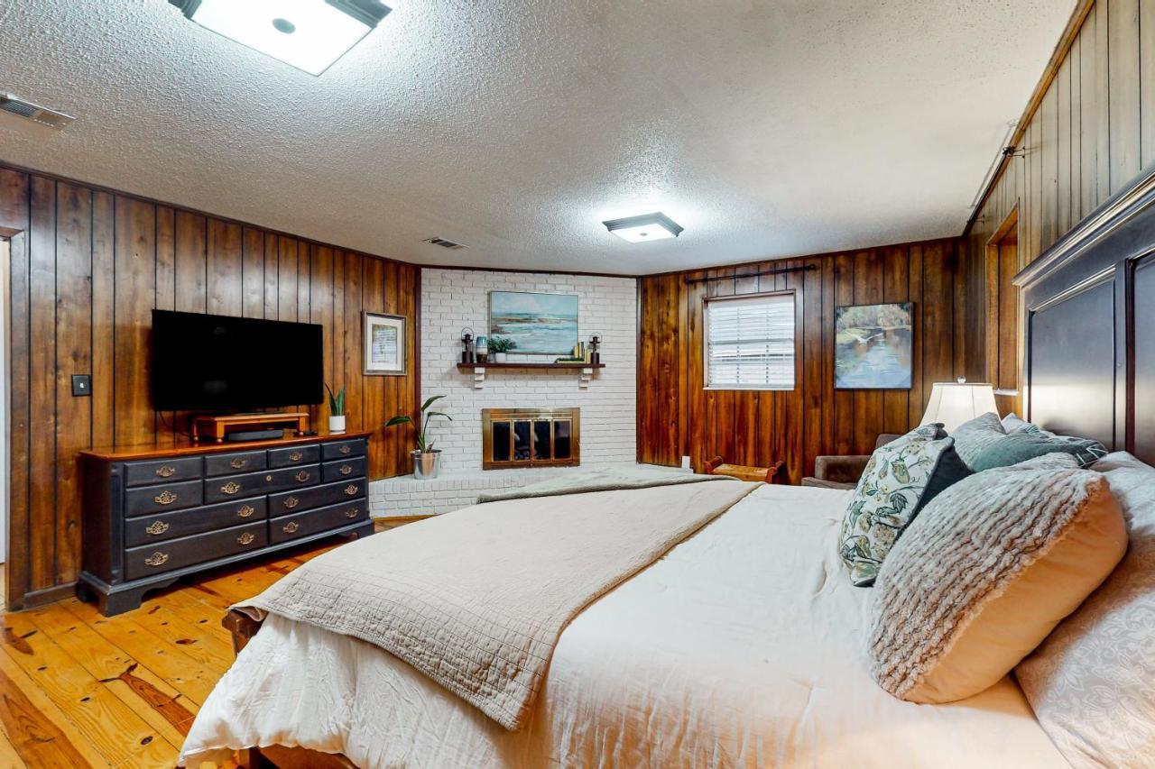 The Lakewood Lakehouse * Milton